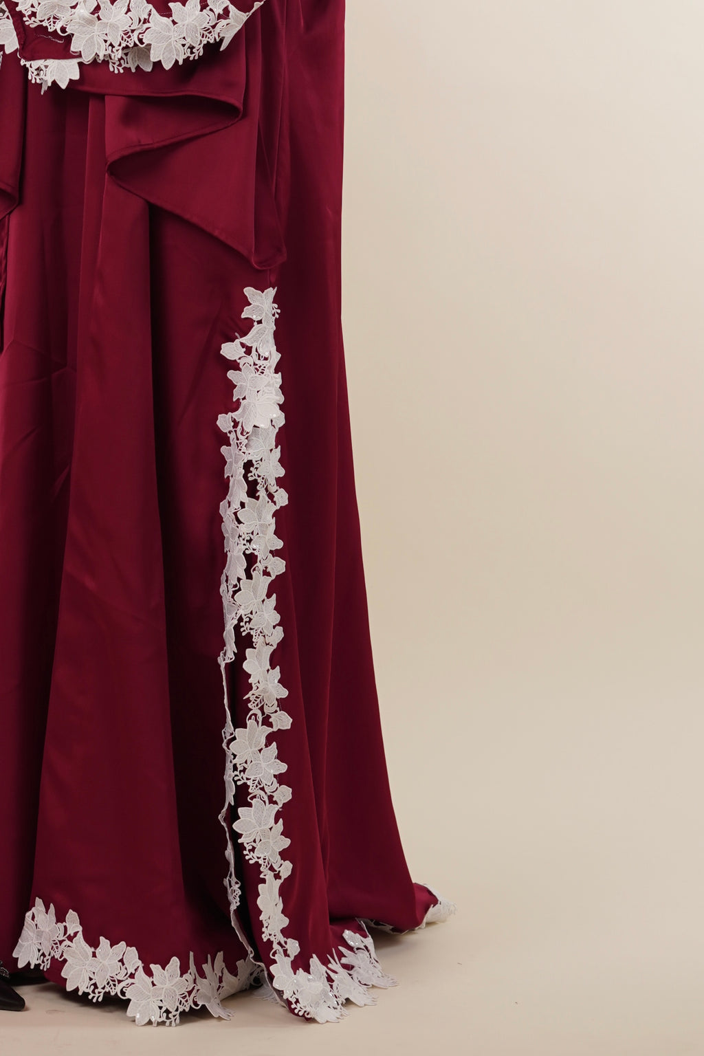 Daanah — Burgundy Satin Lace Abaya
